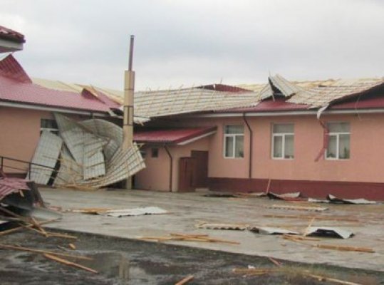 Mihalache: ISJ repară şcoala din Rasova, distrusă de furtună